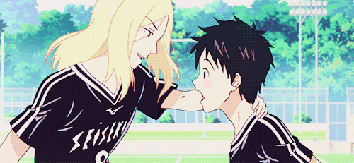 kazama dando um cascudo em tsukamoto, personagens de days