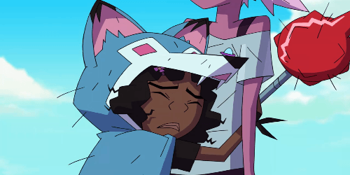 loba abraça kipo pela primeira vez, e kipo, depois da surpresa, abraça de volta. personagens de kipo e os animonstros