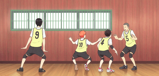 kageyama, hinata, nishinoya e tanaka (personagens de haikyuu), comemorando com uma dança pelo currasco